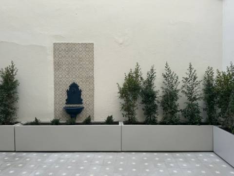 T2 + closet + Pateo. 75m2 area + 27m2 de Pateo totalmente renovada