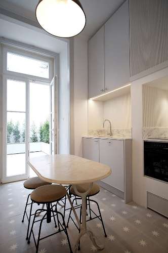 T2 + closet + Pateo. 75m2 area + 27m2 de Pateo totalmente renovada