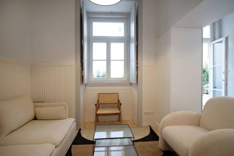 T2 + closet + Pateo. 75m2 area + 27m2 de Pateo totalmente renovada
