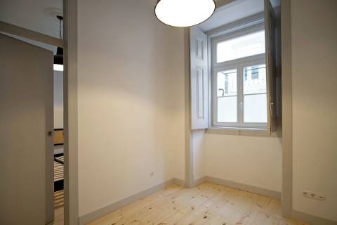 T2 + closet + Pateo. 75m2 area + 27m2 de Pateo totalmente renovada