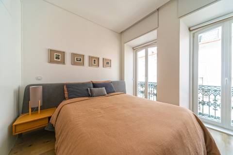 Apartamento T2 em prédio com elevador na Lapa