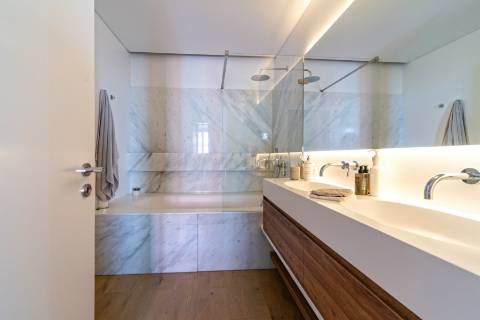 Apartamento T2 em prédio com elevador na Lapa