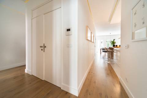 Apartamento T2 em prédio com elevador na Lapa