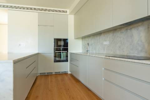 Apartamento T3 mobilado, no Príncipe Real, junto ao Jardim Botânico de Lisboa