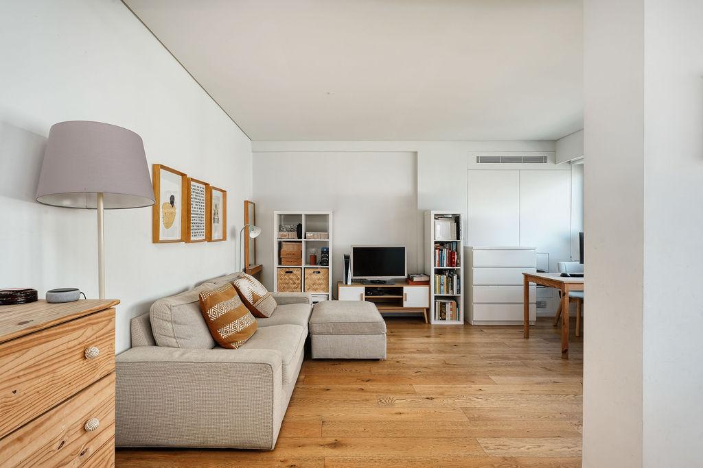 Apartamento Moderno T2 com Elevador, Garagem e Arrecadação na Estrela, Lisboa