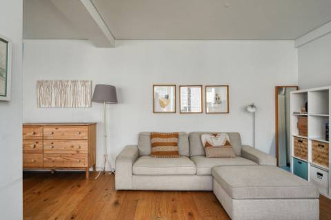 Apartamento Moderno T2 com Elevador, Garagem e Arrecadação na Estrela, Lisboa