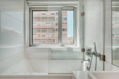Apartamento Moderno T2 com Elevador, Garagem e Arrecadação na Estrela, Lisboa