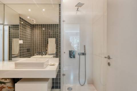 Apartamento Moderno T2 com Elevador, Garagem e Arrecadação na Estrela, Lisboa