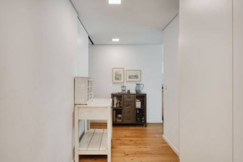Apartamento Moderno T2 com Elevador, Garagem e Arrecadação na Estrela, Lisboa