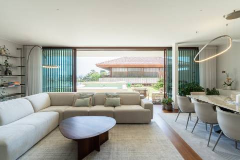 Apartamento de Luxo com 3 Suites - Jardim e Piscina - Localização Privilegiada - Vista Mar - A 5 minutos a Pé da Praia - Condomínio fechado com Segurança 24/7