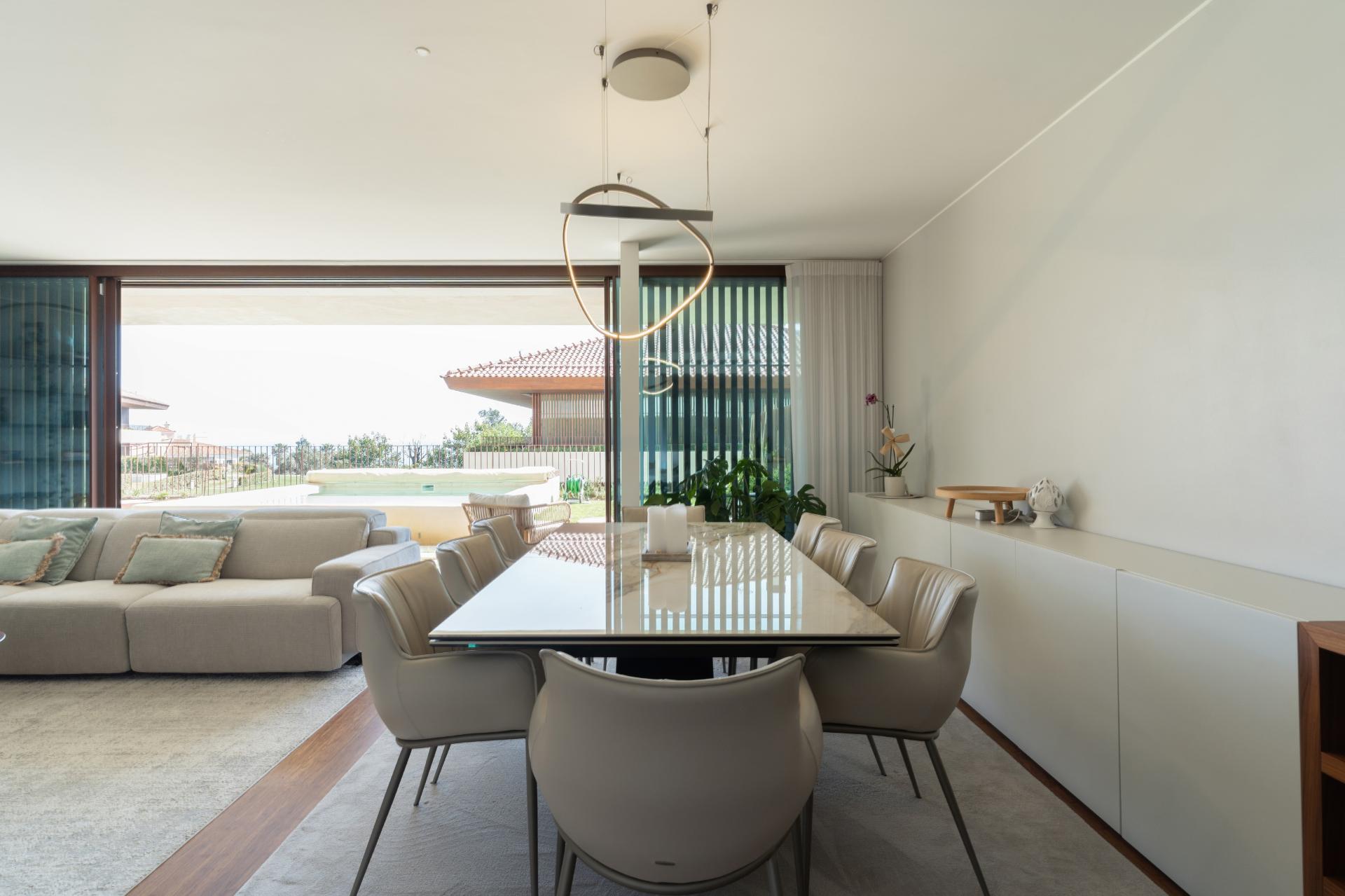 Apartamento de Luxo com 3 Suites - Jardim e Piscina - Localização Privilegiada - Vista Mar - A 5 minutos a Pé da Praia - Condomínio fechado com Segurança 24/7