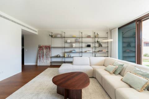 Apartamento de Luxo com 3 Suites - Jardim e Piscina - Localização Privilegiada - Vista Mar - A 5 minutos a Pé da Praia - Condomínio fechado com Segurança 24/7