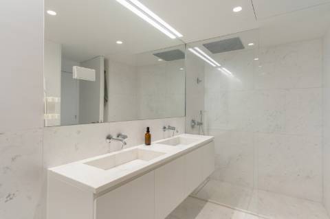 Apartamento de Luxo com 3 Suites - Jardim e Piscina - Localização Privilegiada - Vista Mar - A 5 minutos a Pé da Praia - Condomínio fechado com Segurança 24/7