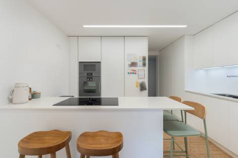 Apartamento de Luxo com 3 Suites - Jardim e Piscina - Localização Privilegiada - Vista Mar - A 5 minutos a Pé da Praia - Condomínio fechado com Segurança 24/7
