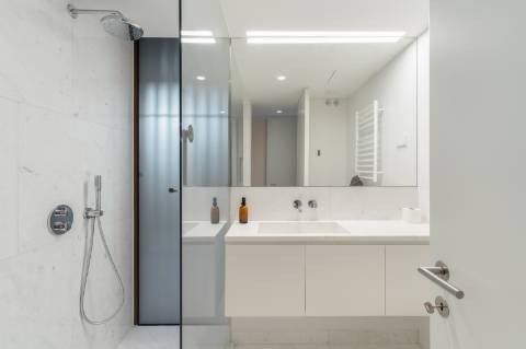 Apartamento de Luxo com 3 Suites - Jardim e Piscina - Localização Privilegiada - Vista Mar - A 5 minutos a Pé da Praia - Condomínio fechado com Segurança 24/7