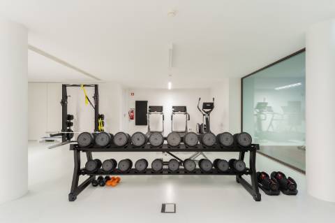 Apartamento de Luxo com 3 Suites - Jardim e Piscina - Localização Privilegiada - Vista Mar - A 5 minutos a Pé da Praia - Condomínio fechado com Segurança 24/7