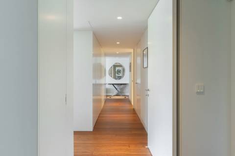 Apartamento de Luxo com 3 Suites - Jardim e Piscina - Localização Privilegiada - Vista Mar - A 5 minutos a Pé da Praia - Condomínio fechado com Segurança 24/7