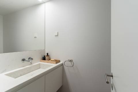 Apartamento de Luxo com 3 Suites - Jardim e Piscina - Localização Privilegiada - Vista Mar - A 5 minutos a Pé da Praia - Condomínio fechado com Segurança 24/7