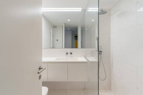 Apartamento de Luxo com 3 Suites - Jardim e Piscina - Localização Privilegiada - Vista Mar - A 5 minutos a Pé da Praia - Condomínio fechado com Segurança 24/7