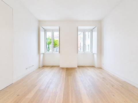 Apartamento T2 novo a estrear em Condomínio fechado na Estrela
