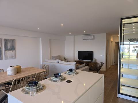 Apartamento T2 - Frente Mar, Quarteira