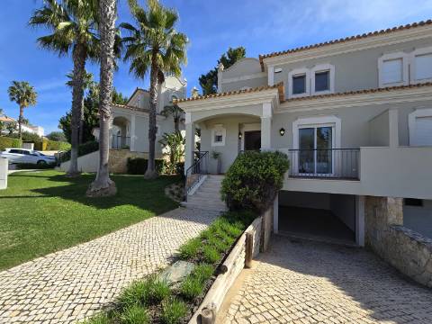 Moradia em banda V3 - The Crest