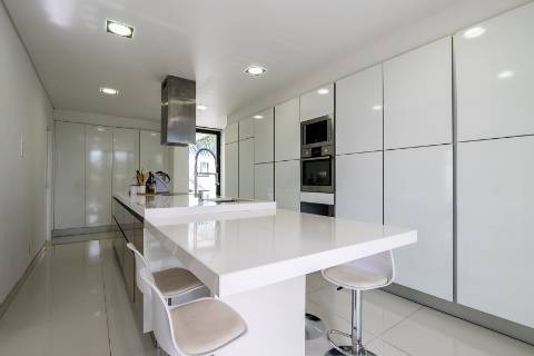 Moradia V4 - Perto da Praia de Faro