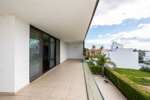 Moradia V4 - Perto da Praia de Faro