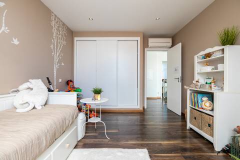 Moradia V4 - Perto da Praia de Faro