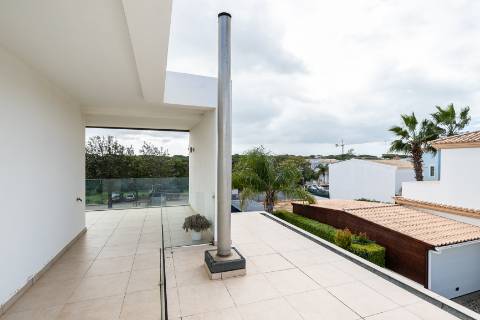 Moradia V4 - Perto da Praia de Faro