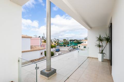 Moradia V4 - Perto da Praia de Faro