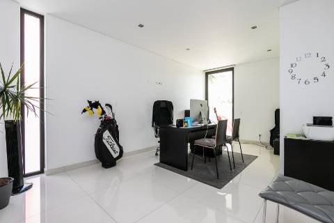 Moradia V4 - Perto da Praia de Faro