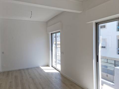 Apartamento T4 para venda na baixa de Faro