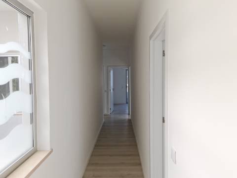 Apartamento T4 para venda na baixa de Faro