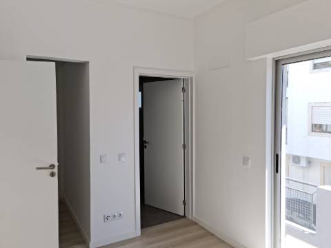 Apartamento T4 para venda na baixa de Faro