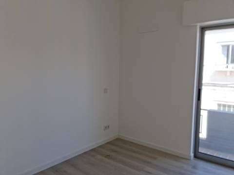Apartamento T4 para venda na baixa de Faro