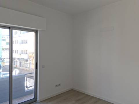 Apartamento T4 para venda na baixa de Faro