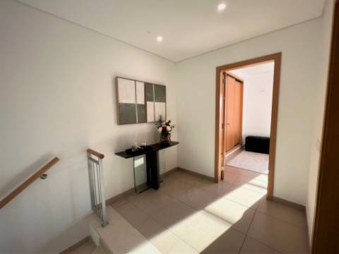 Moradia V3 em condominio fechado- Alcantarilha Orange- novo