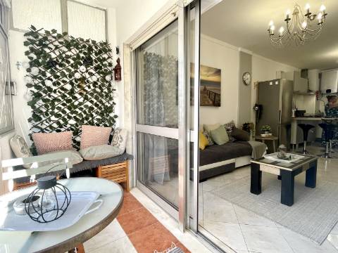 Venda - Apartamento T1 em Quarteira