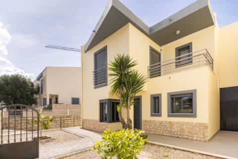 Moradia V3 + 1 - Quarteira