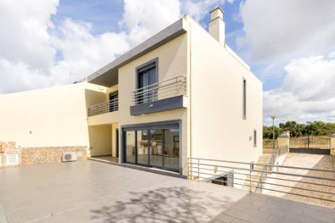 Moradia V3 + 1 - Quarteira