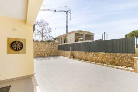 Moradia V3 + 1 - Quarteira