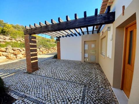 Moradia V3 em banda - Mexilhoeira Grande