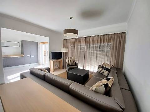 Moradia V3 em banda - Mexilhoeira Grande