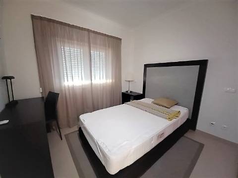 Moradia V3 em banda - Mexilhoeira Grande