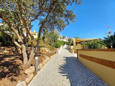 Moradia V3 em banda - Mexilhoeira Grande