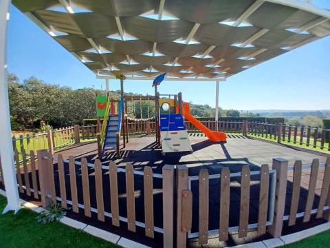 Moradia V3 em banda - Mexilhoeira Grande