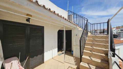 Apartamento T3 para remodelar em Albufeira