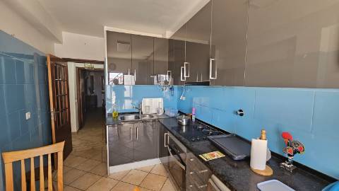 Apartamento T3 para remodelar em Albufeira