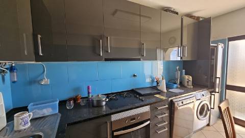 Apartamento T3 para remodelar em Albufeira